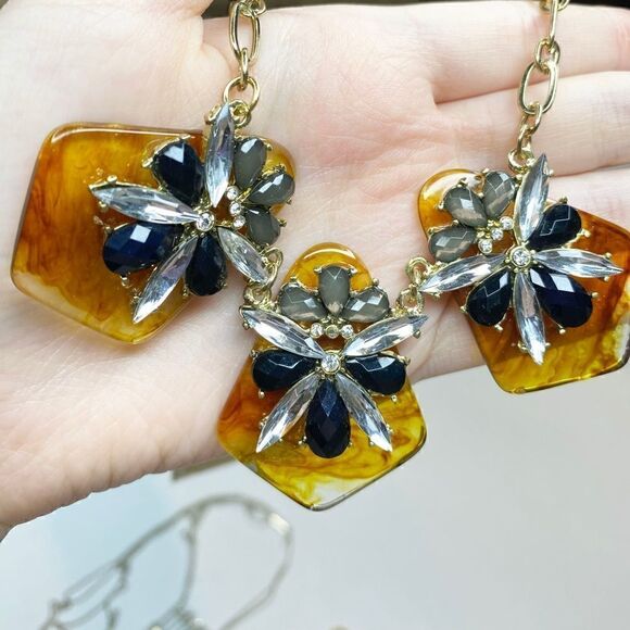 NWT 9 Piece Jewelry Bundle Necklace, Earrings, Bracelet, Ring 🌻 - Picture 7 of 10